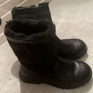 Ugh size 6 boots. Leather and suede.